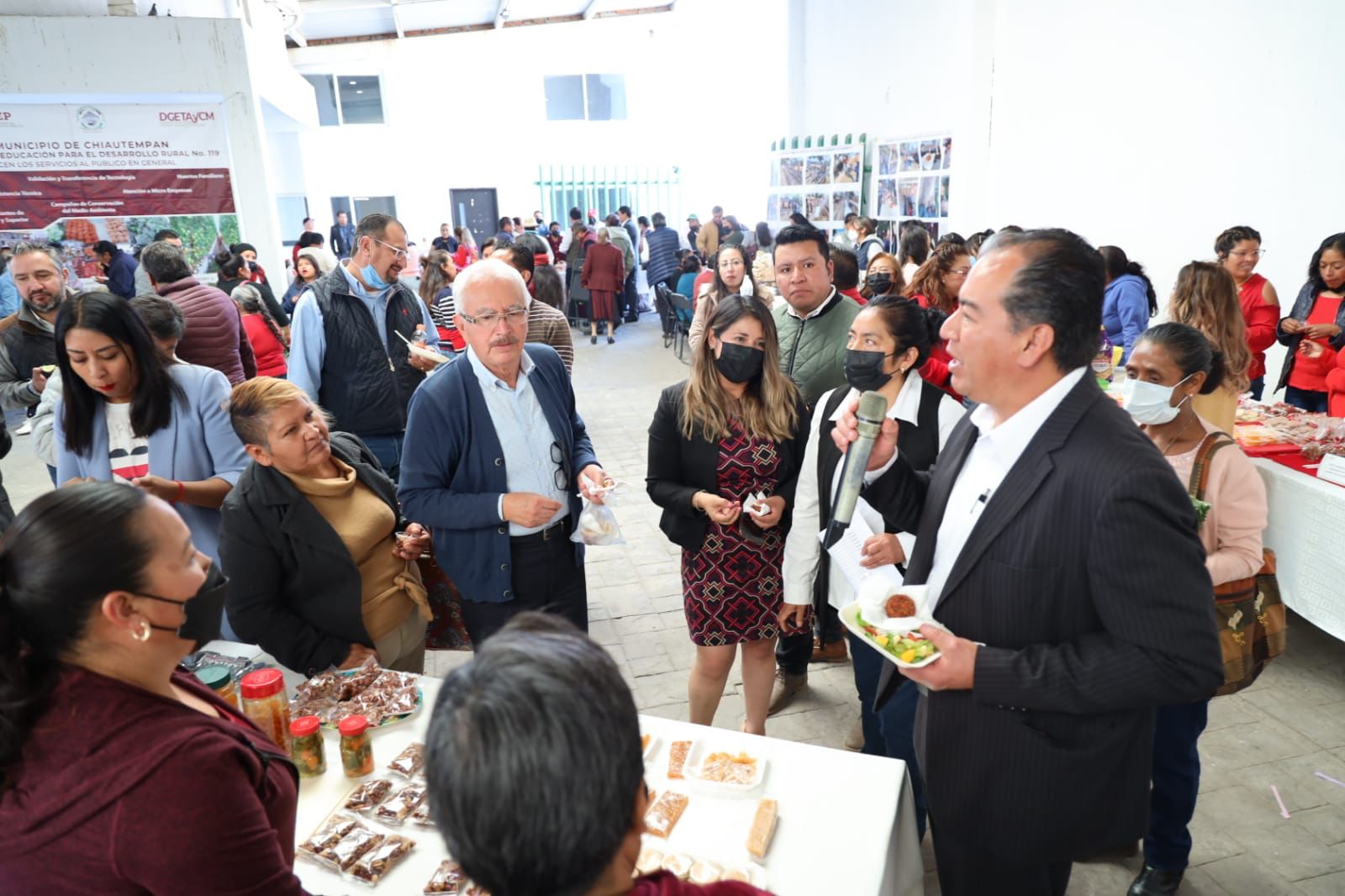 Clausura Presidente de Chiautempan cursos de capacitación de la Brigada de Educación para el Desarrollo Rural No. 119